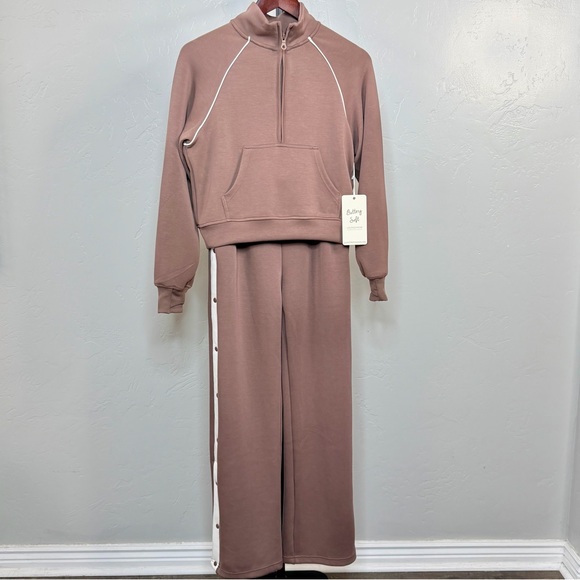 Love Tree Boutique 2-Piece Lounge / Athleisure Set – Size M - Picture 13 of 14